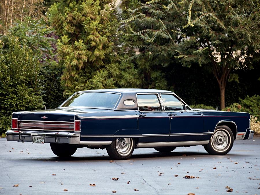  Lincoln Continental Town Car 1976 года  (фото 4 из 21)
